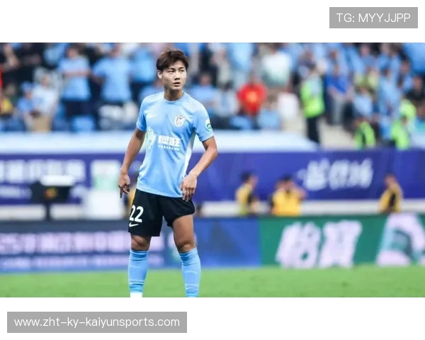 斯坦丘亮相大连英博训练场,领衔球队进行攻防演练